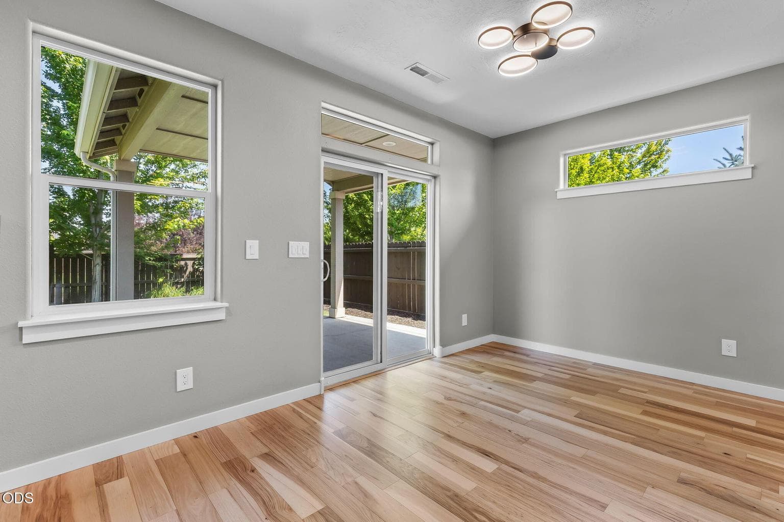 Photo of 2511 NW Hemlock Way 10 of 31