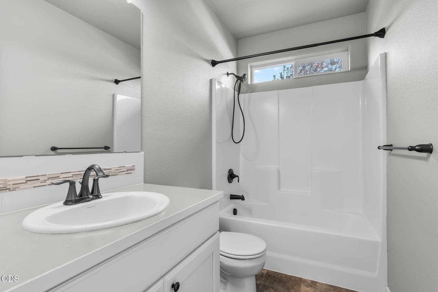 Photo of 2511 NW Hemlock Way 21 of 31