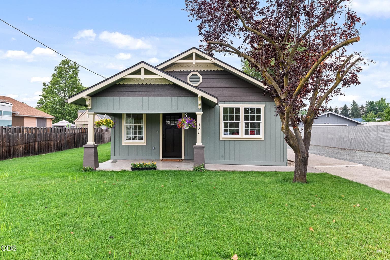 Photo of 524 Berrydale Avenue 1 of 28