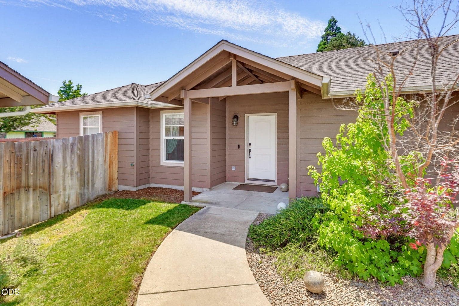 1003 SE Grandview