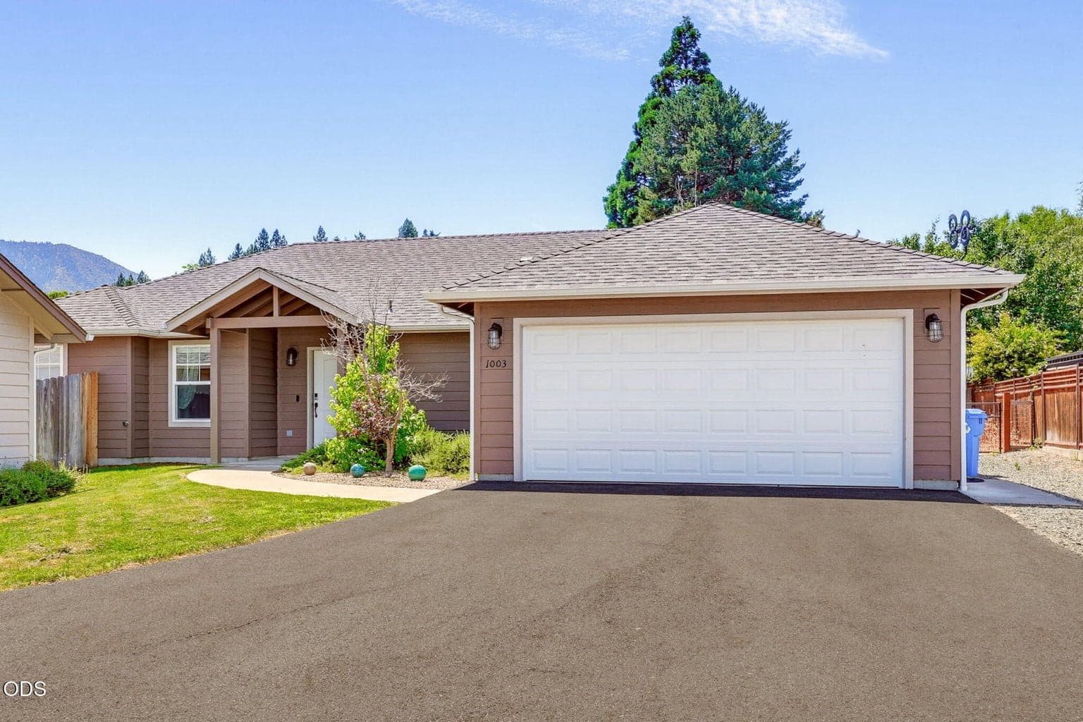 1003 SE Grandview