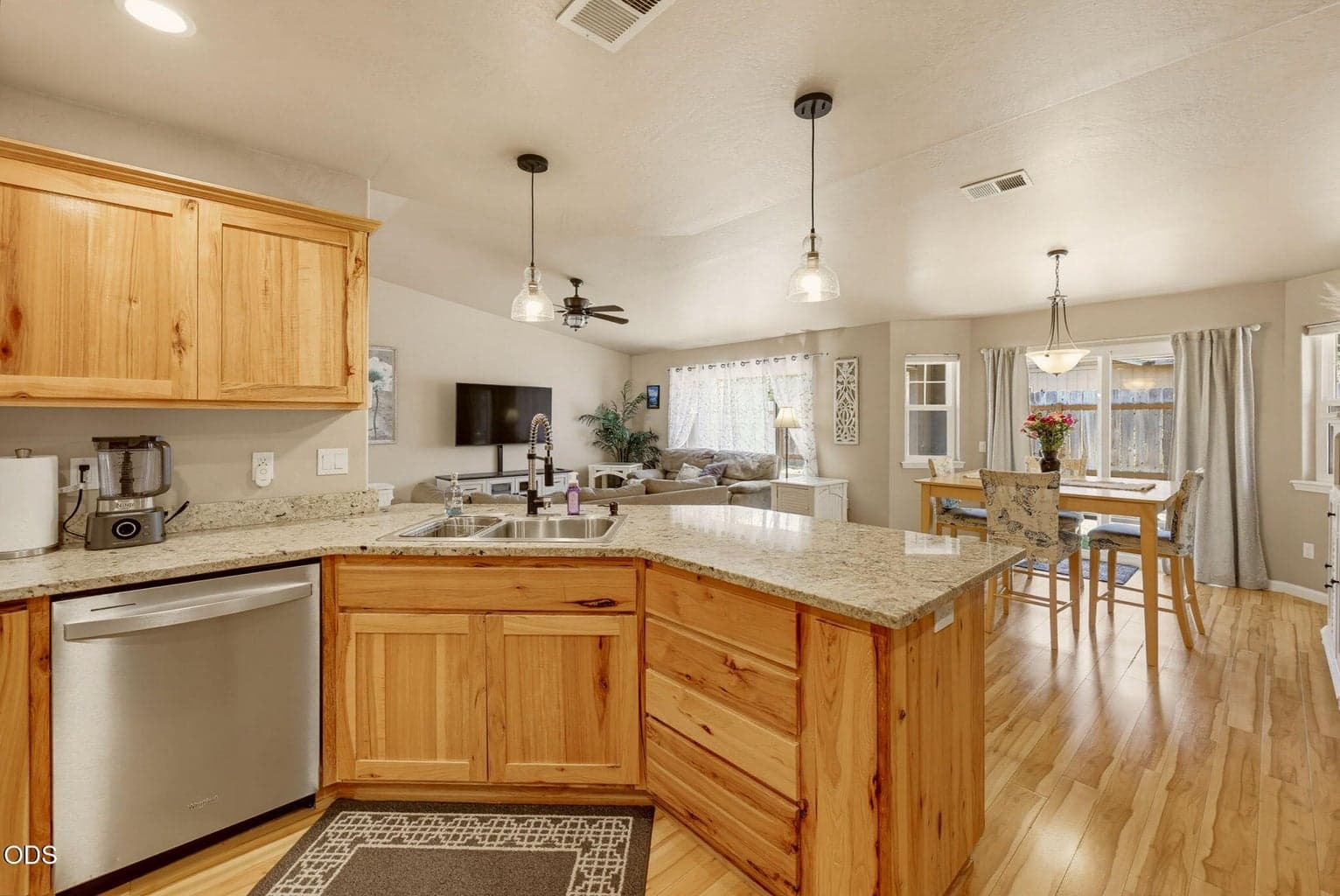 1003 Kitchen