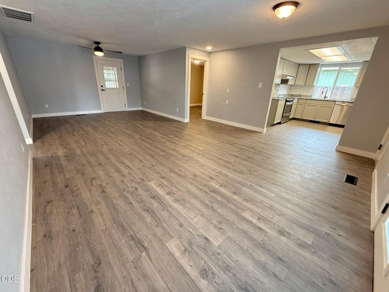 Photo of 2607 Castle Circle 5 of 42