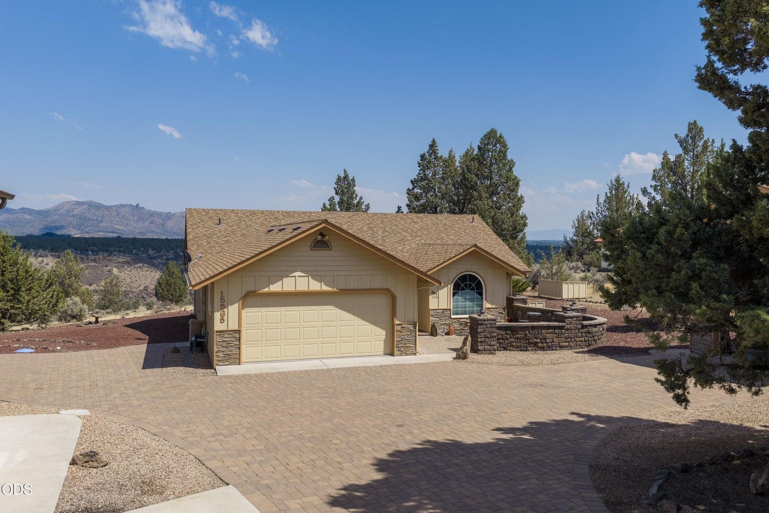 Photo of 15565 Chinook Drive 3 of 49