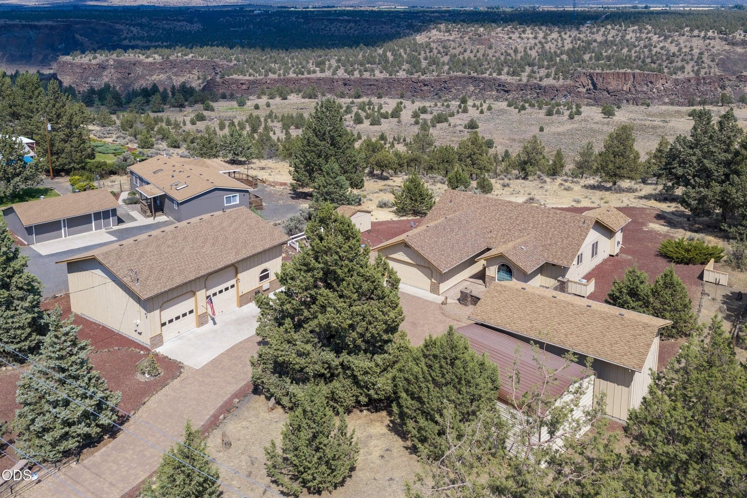 Photo of 15565 Chinook Drive 4 of 49