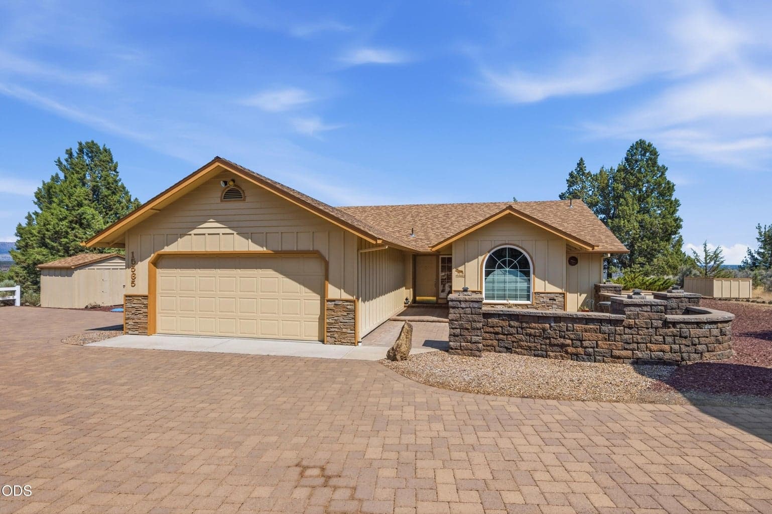 Photo of 15565 Chinook Drive 1 of 49