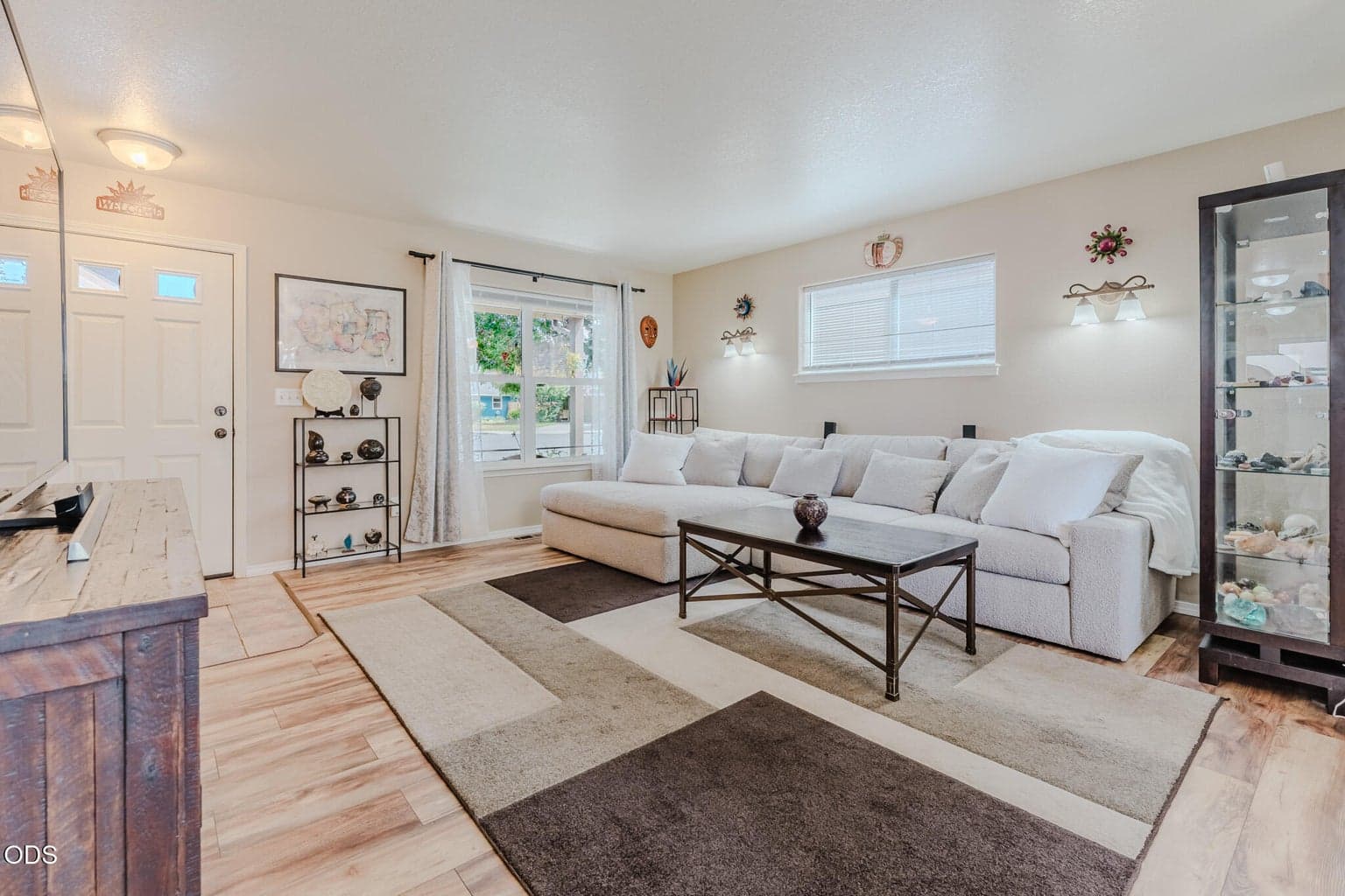 Photo of 61055 Borden Drive 4 of 35
