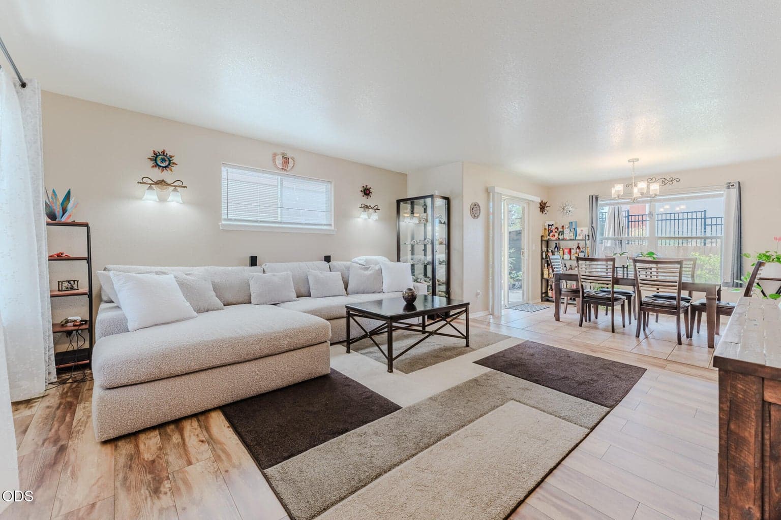 Photo of 61055 Borden Drive 5 of 35