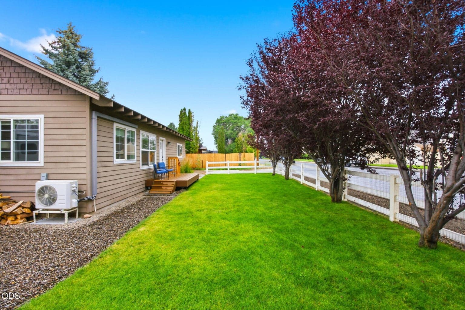 Photo of 327 Elm Avenue 2 of 36