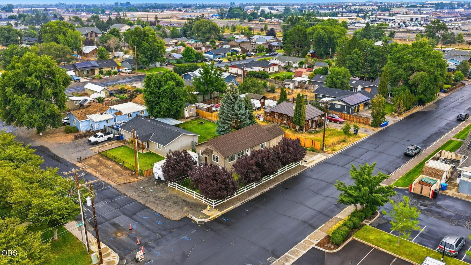 Photo of 327 NW Elm Avenue 8 of 36