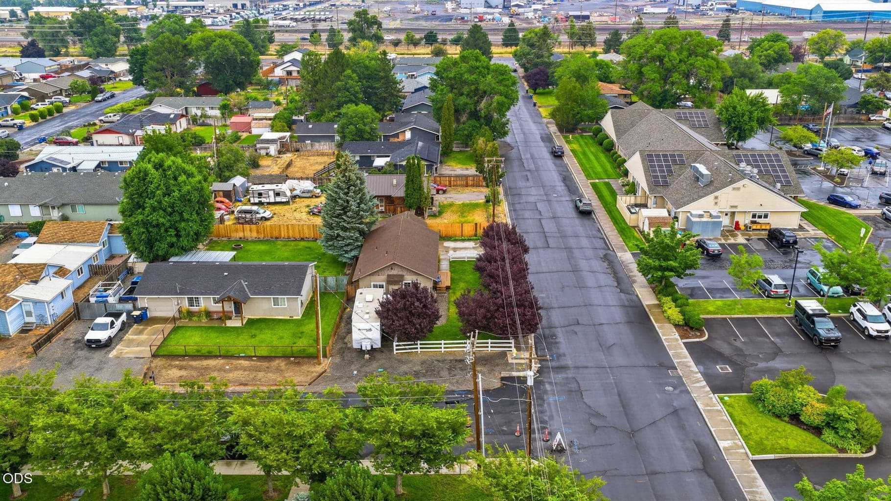 Photo of 327 NW Elm Avenue 9 of 36