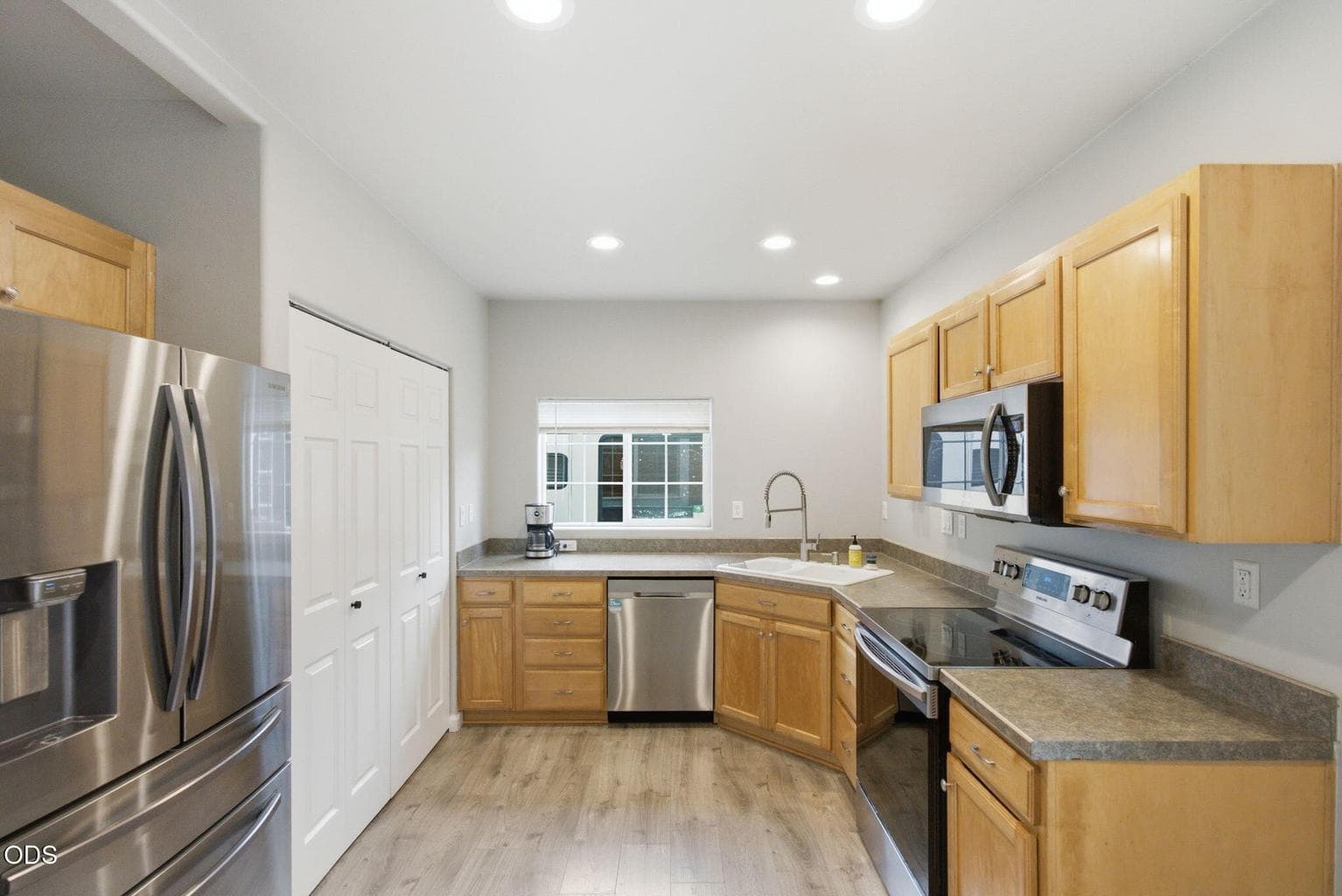 Photo of 327 NW Elm Avenue 24 of 36
