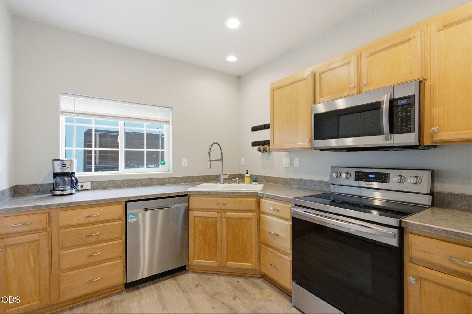 Photo of 327 NW Elm Avenue 25 of 36
