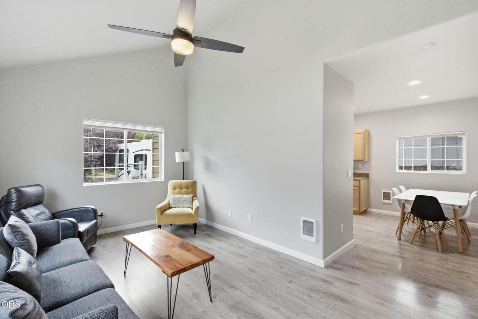 Photo of 327 NW Elm Avenue 27 of 36