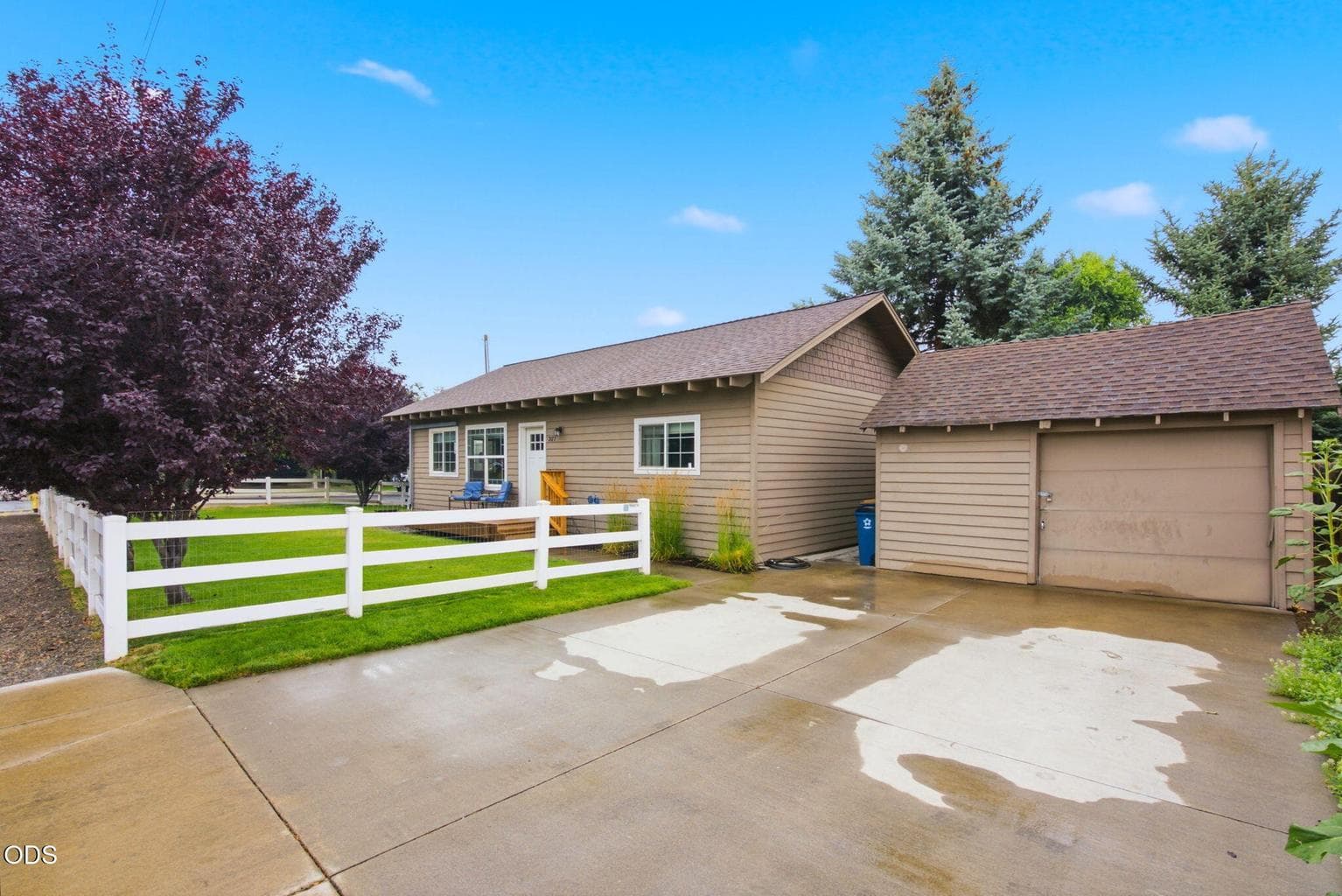 Photo of 327 NW Elm Avenue 35 of 36