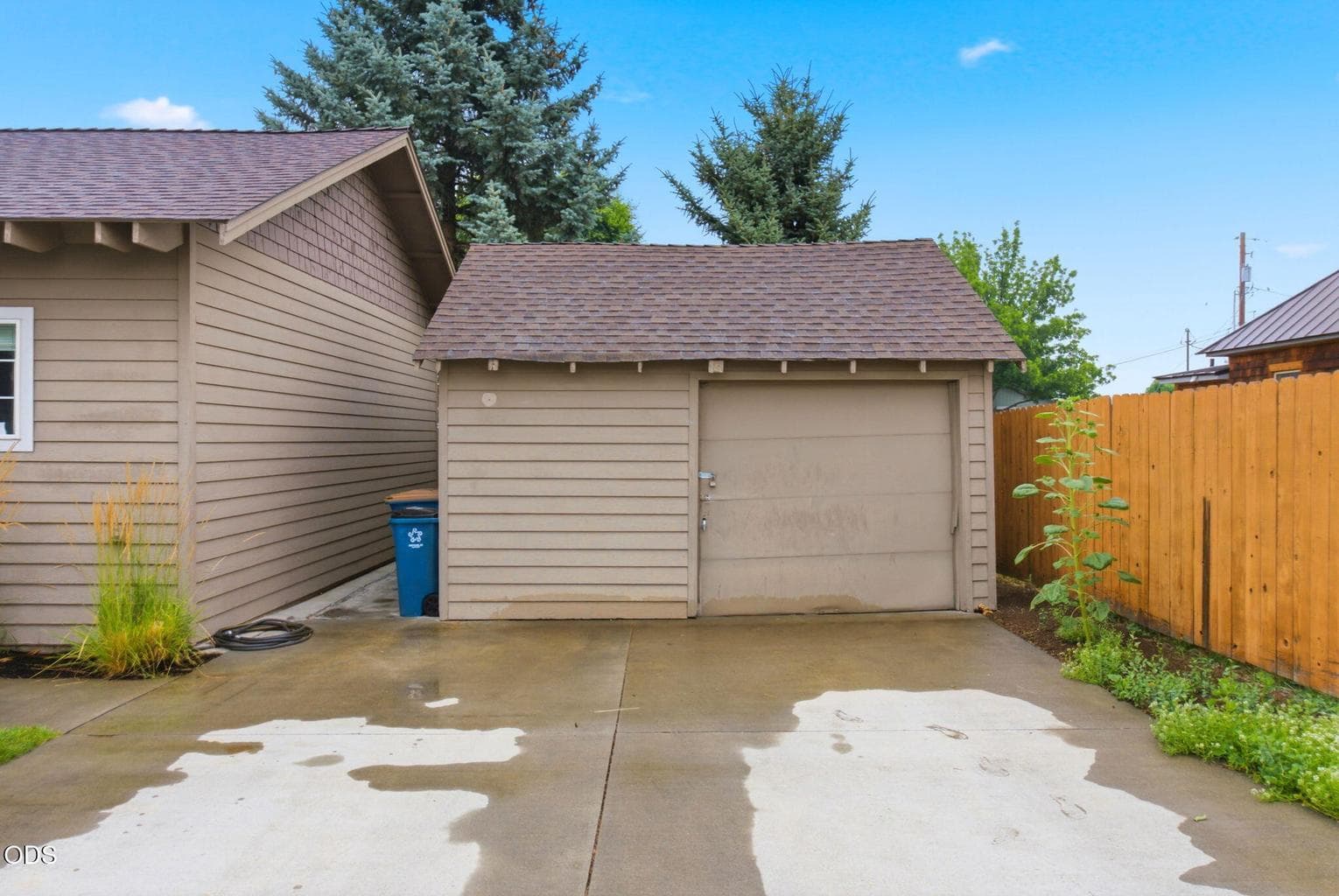 Photo of 327 NW Elm Avenue 36 of 36