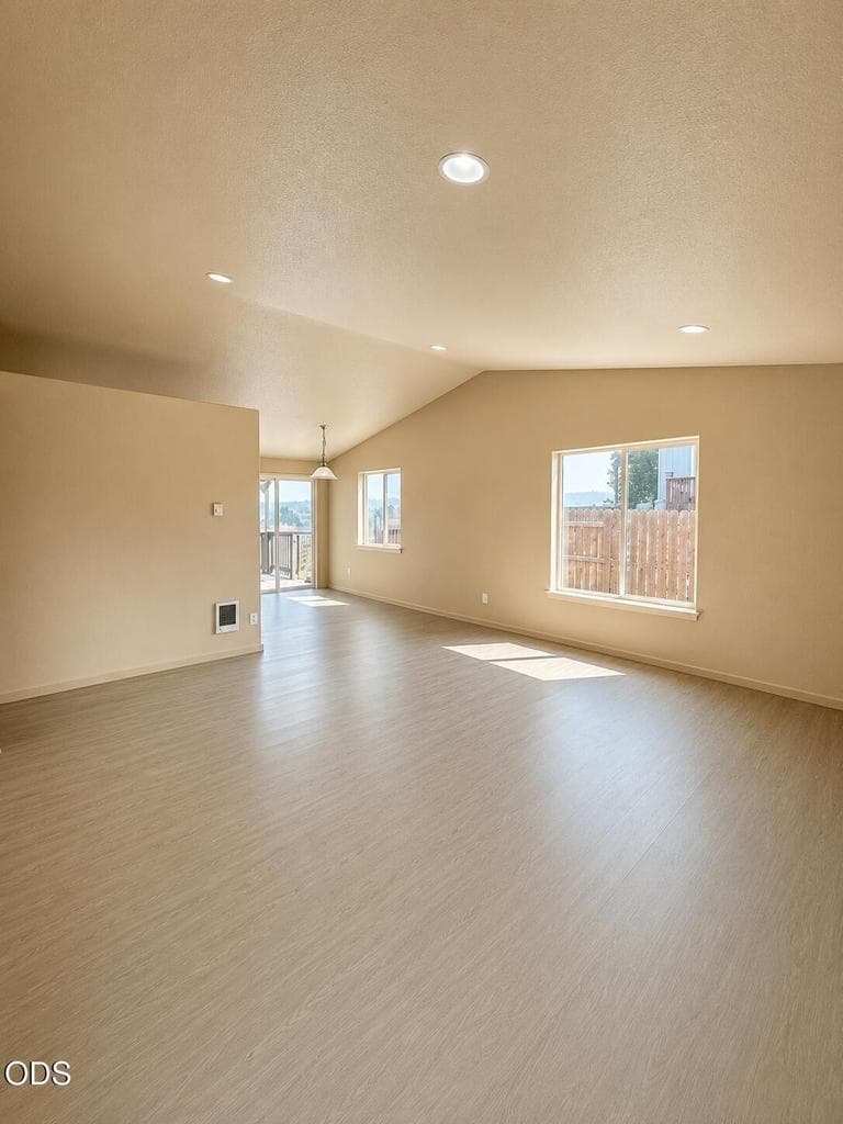 Photo of 402 SE Carmen Way 2 of 16
