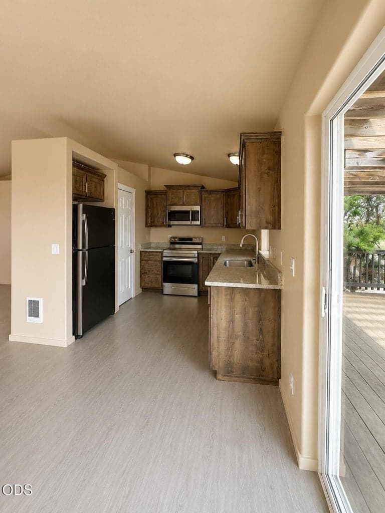 Photo of 402 SE Carmen Way 4 of 16
