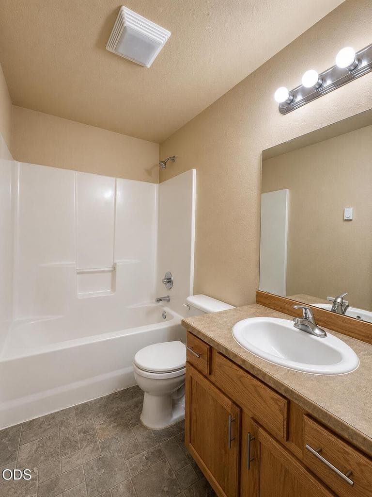 Photo of 402 SE Carmen Way 10 of 16