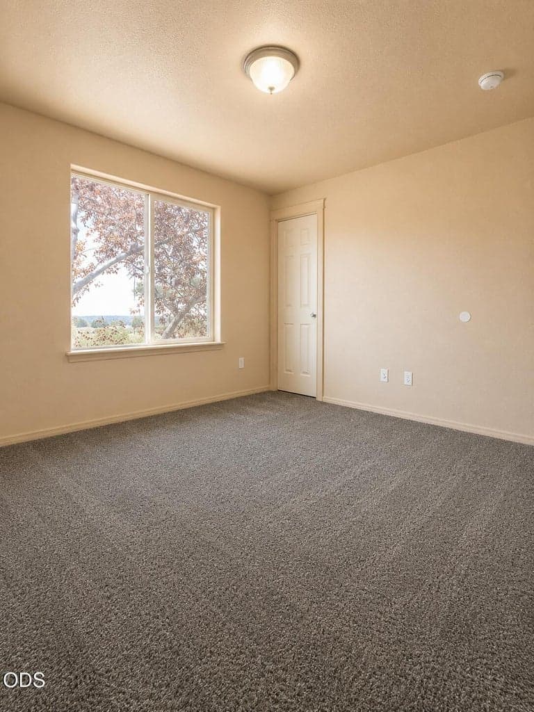Photo of 402 SE Carmen Way 9 of 16
