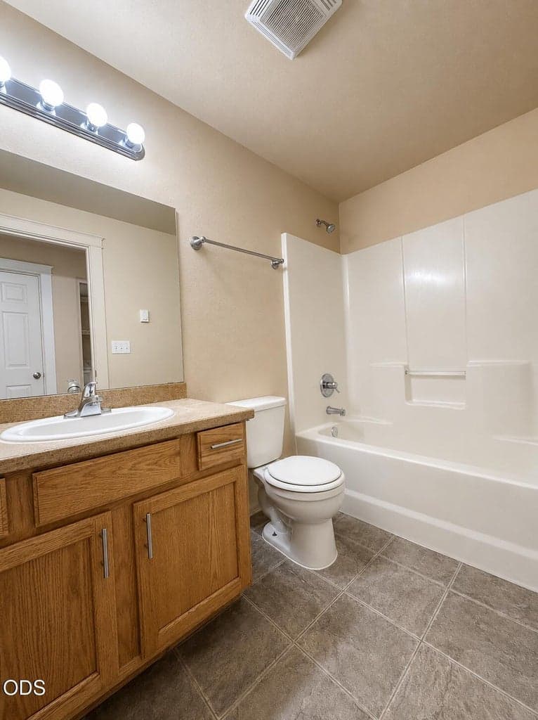Photo of 402 SE Carmen Way 13 of 16