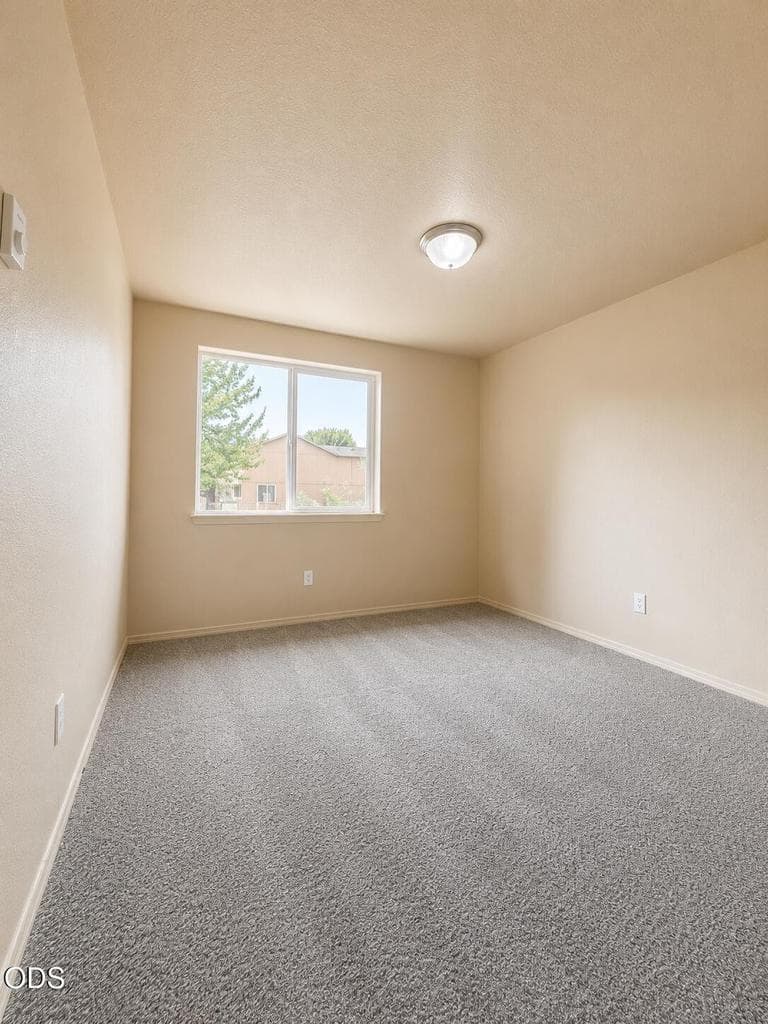 Photo of 402 SE Carmen Way 12 of 16