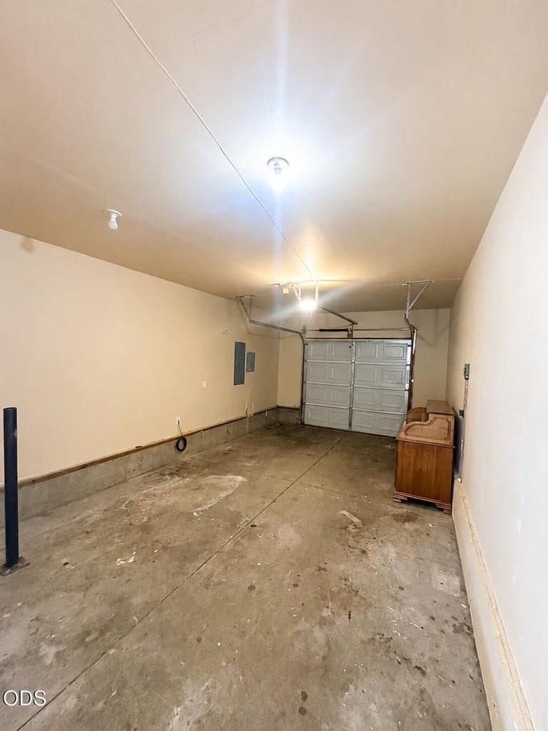 Photo of 402 SE Carmen Way 16 of 16