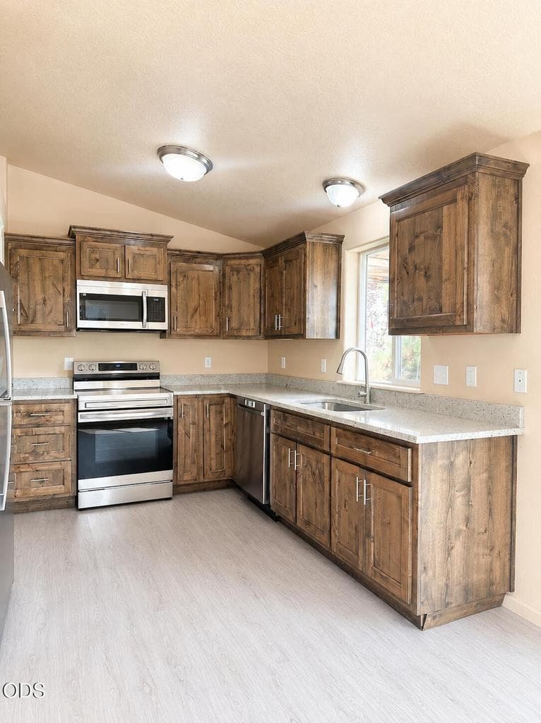 Photo of 402 SE Carmen Way 5 of 16