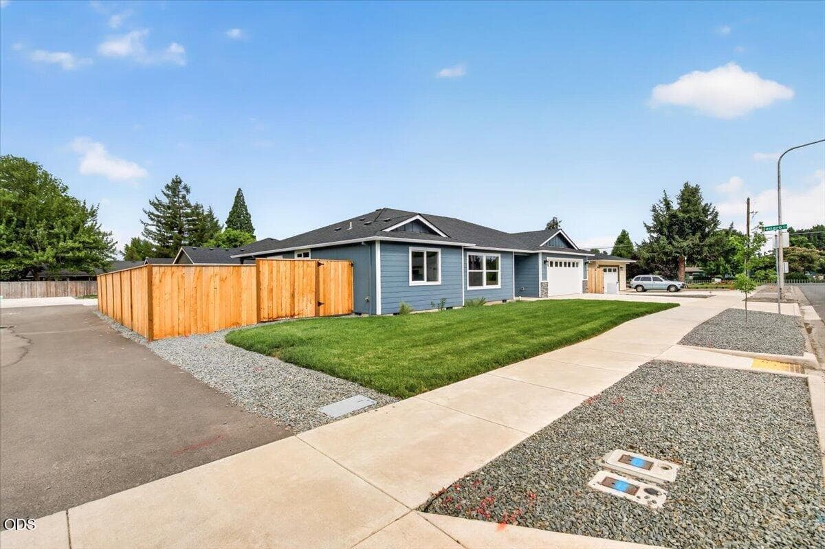 Photo of 2981 Stonebrook Drive 4 of 25