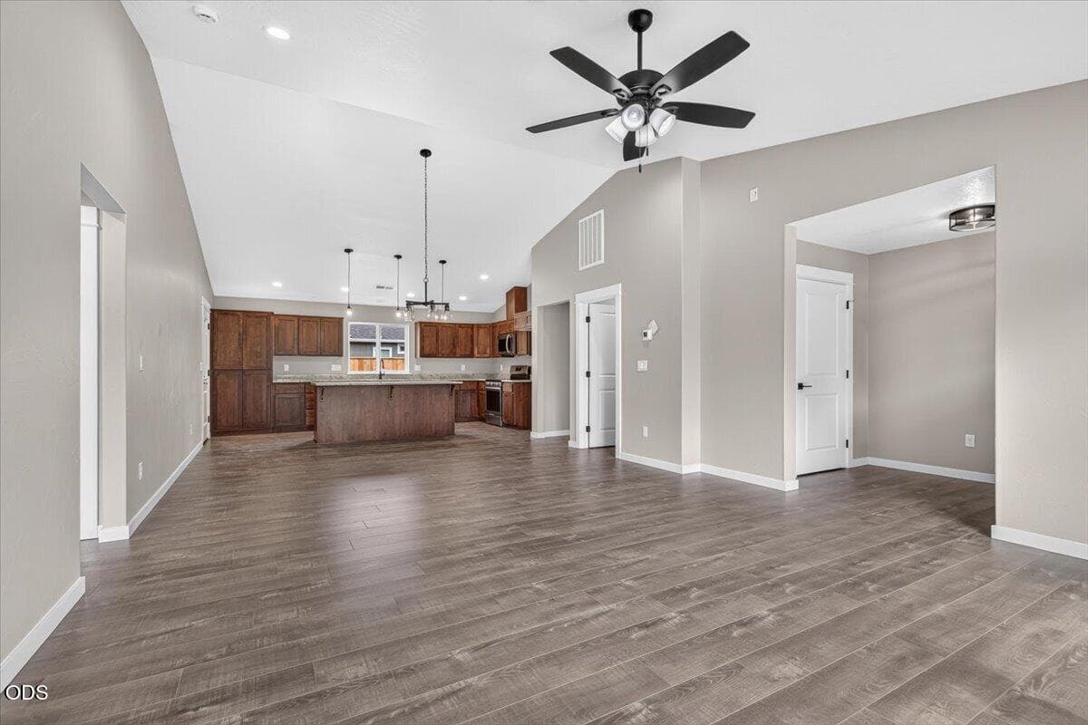 Photo of 2981 Stonebrook Drive 5 of 25