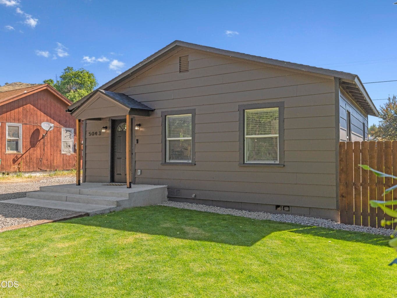 Photo of 5043 Mathers Street 3 of 37