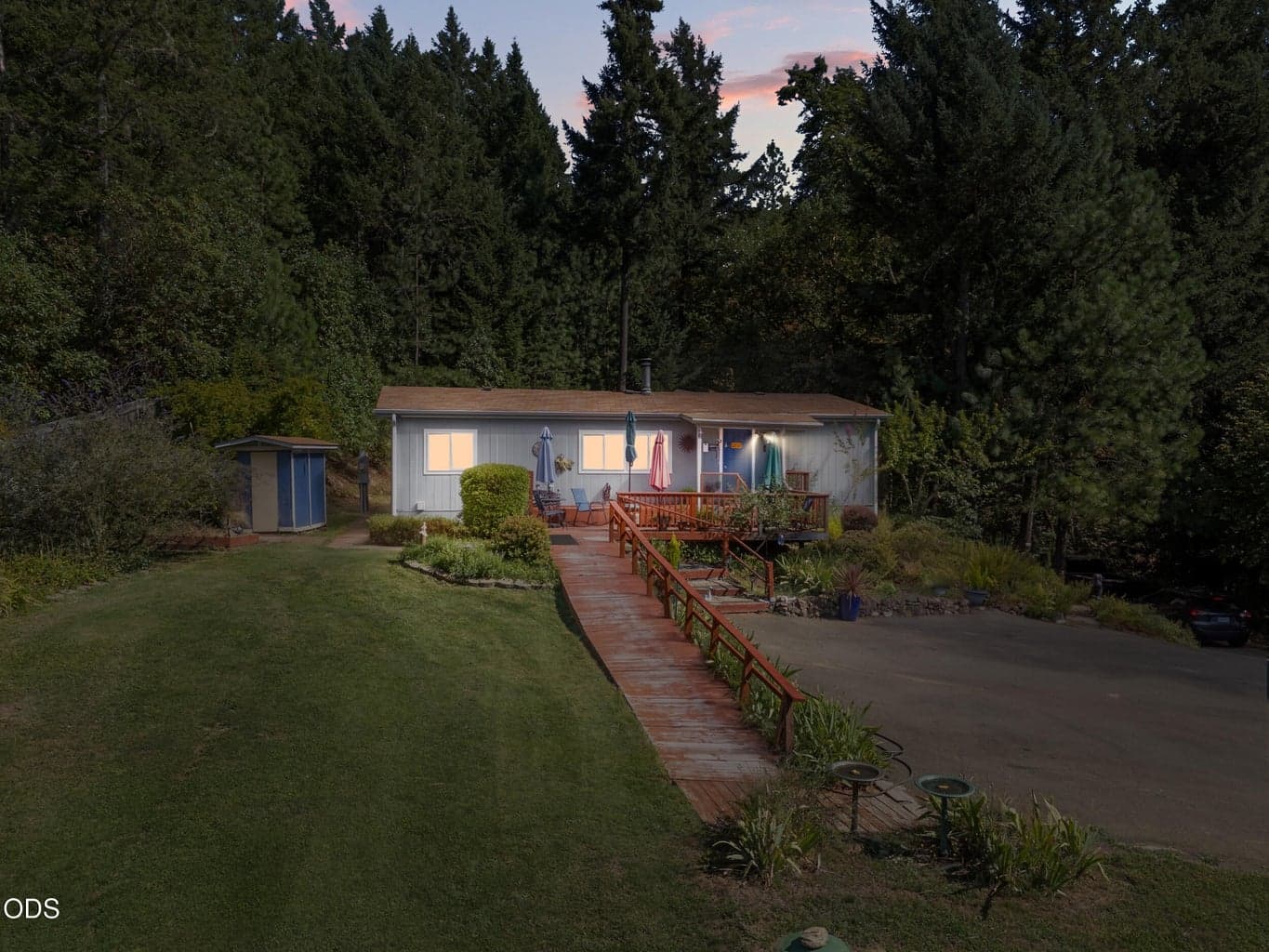 Photo of 6918 Redwood Highway 1 of 36