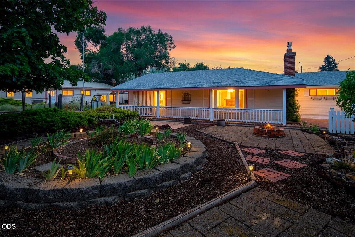 Photo of 2586 27th Street 1 of 58