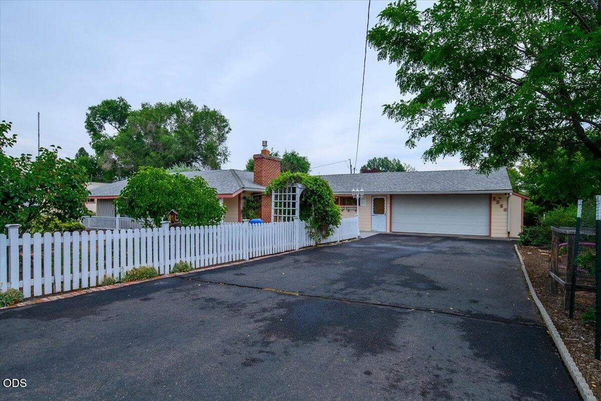 Photo of 2586 27th Street 2 of 58