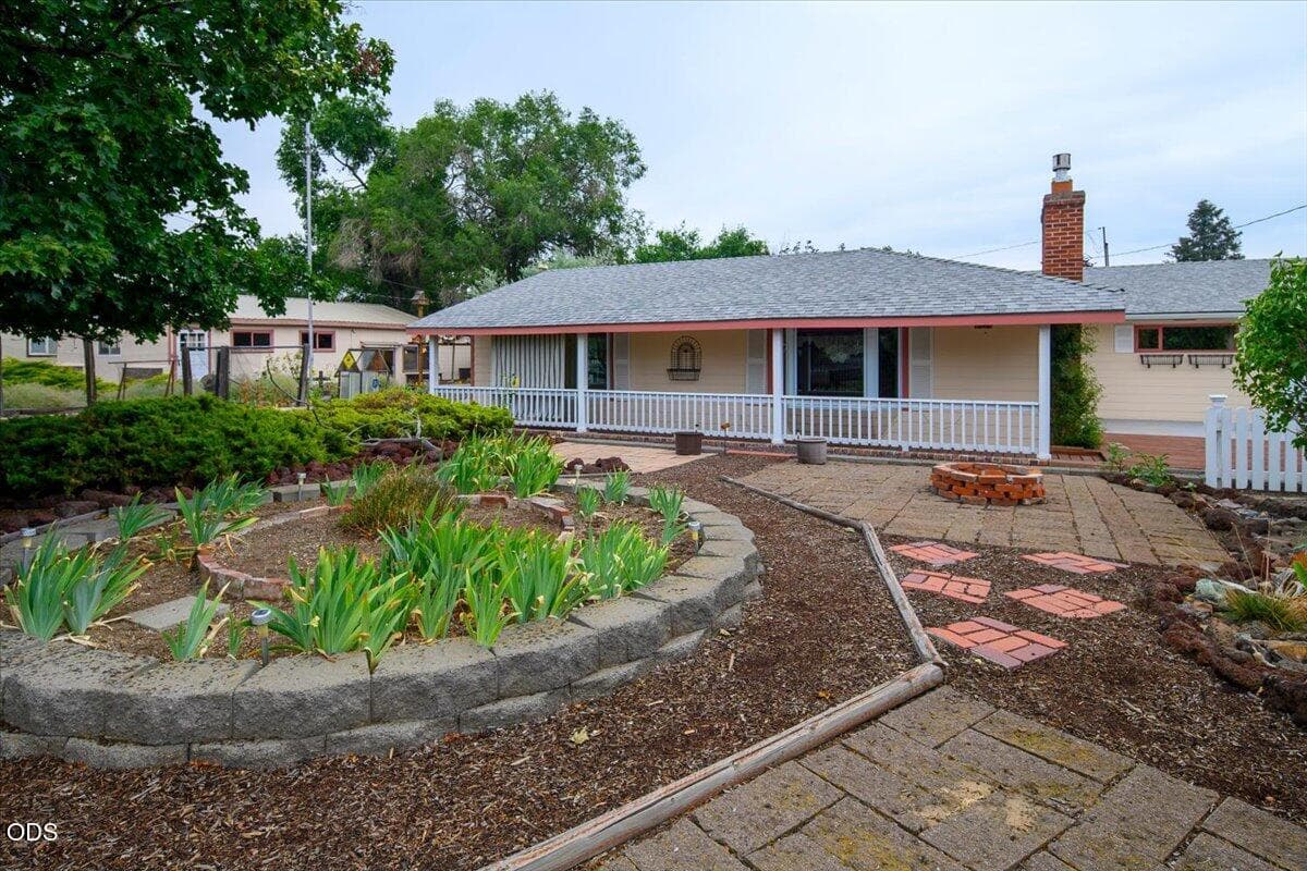Photo of 2586 27th Street 4 of 58