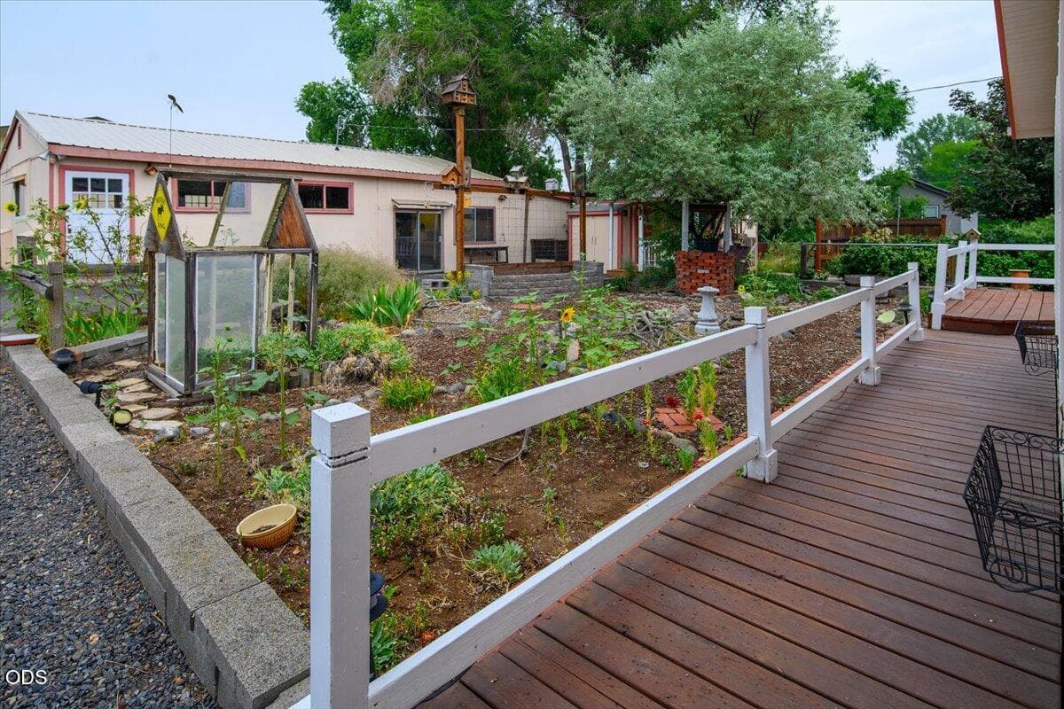 Photo of 2586 27th Street 5 of 58