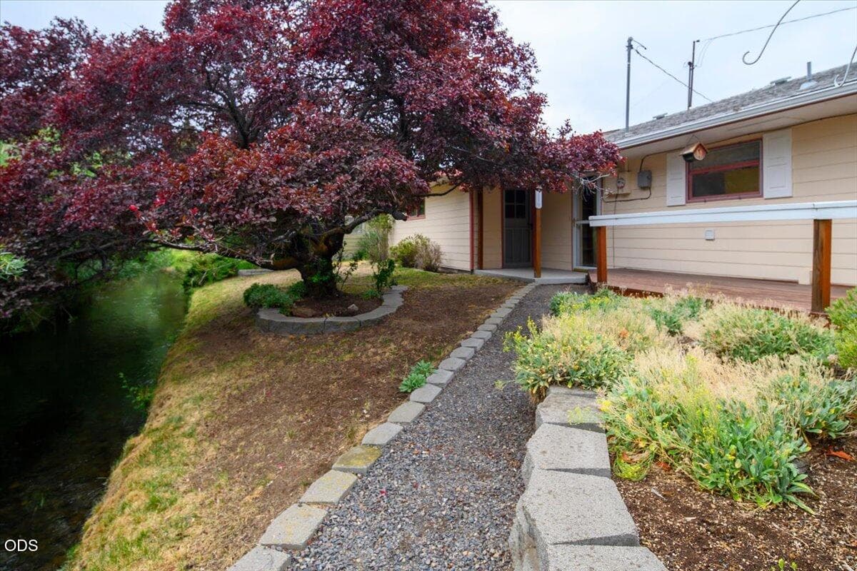 Photo of 2586 SW 27th Street 7 of 58