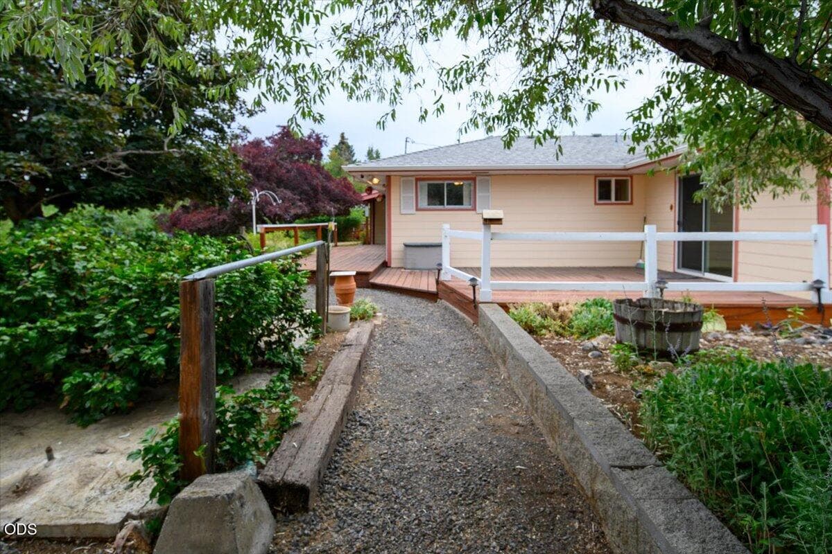 Photo of 2586 SW 27th Street 9 of 58