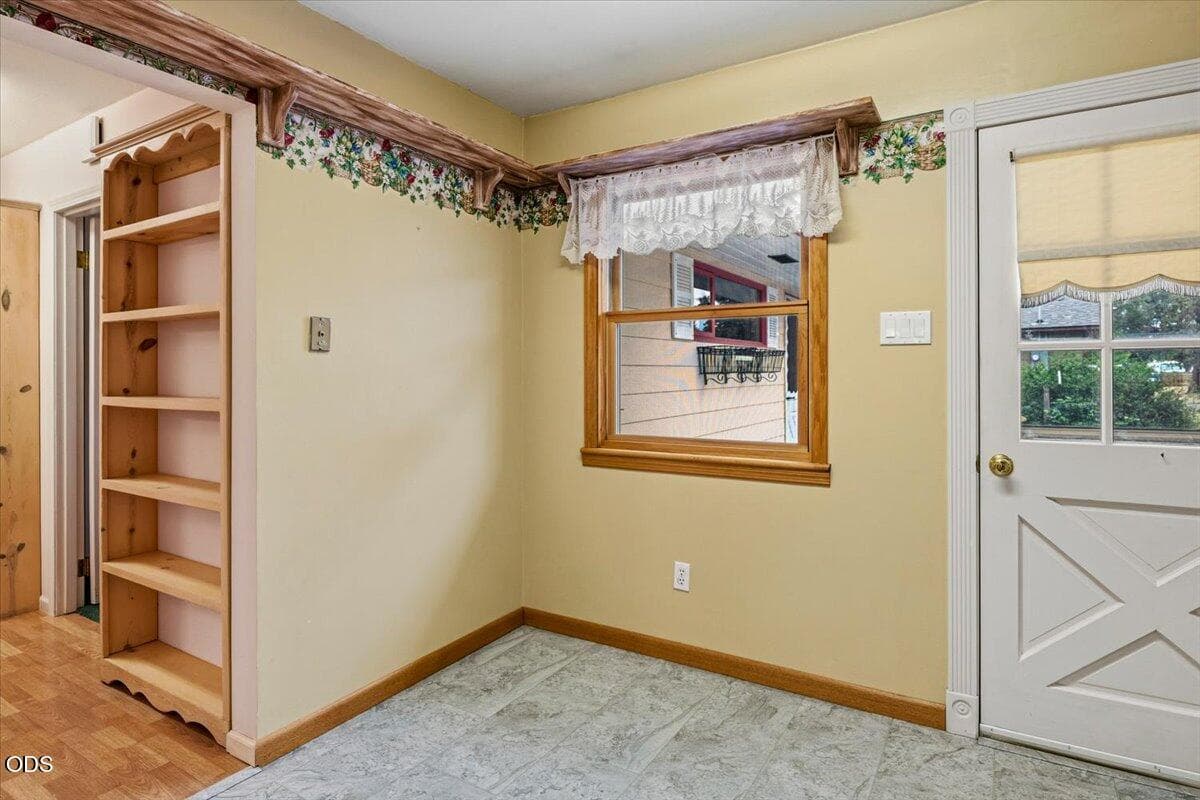 Photo of 2586 SW 27th Street 14 of 58