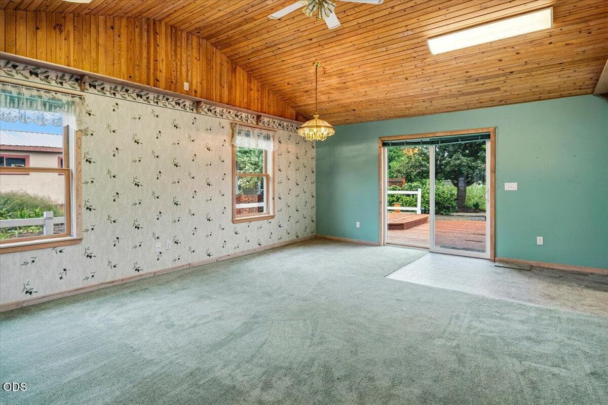 Photo of 2586 SW 27th Street 21 of 58
