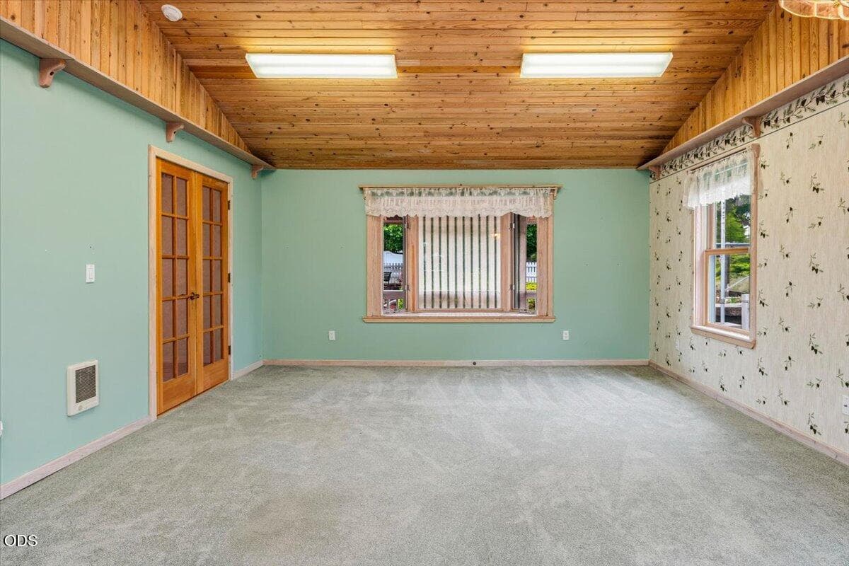 Photo of 2586 SW 27th Street 23 of 58
