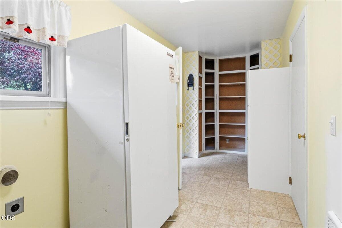 Photo of 2586 SW 27th Street 32 of 58