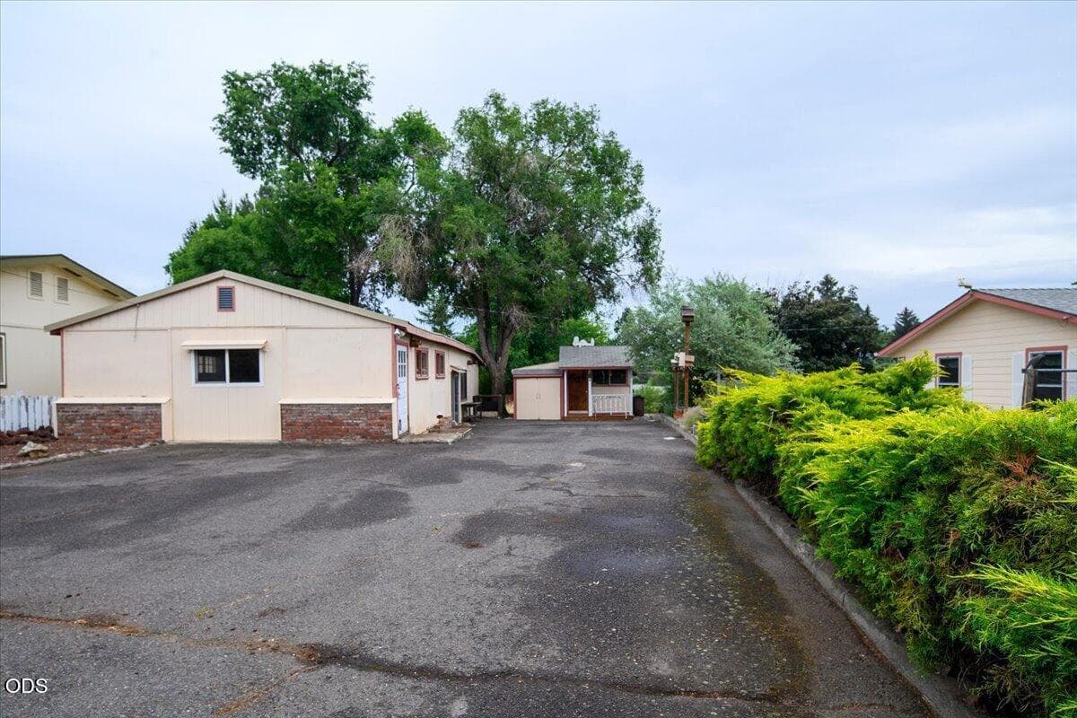 Photo of 2586 SW 27th Street 35 of 58
