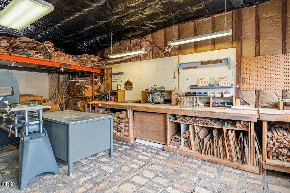 Photo of 2586 SW 27th Street 43 of 58