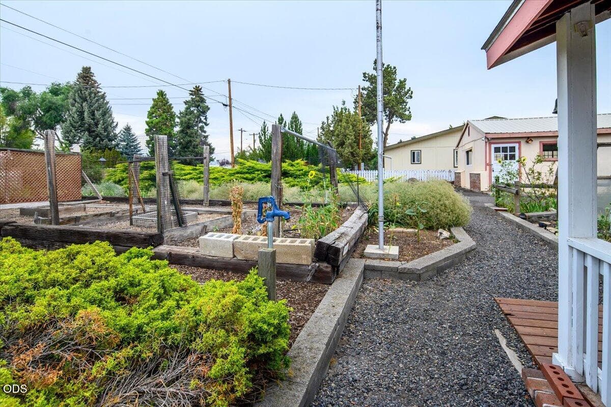 Photo of 2586 SW 27th Street 51 of 58
