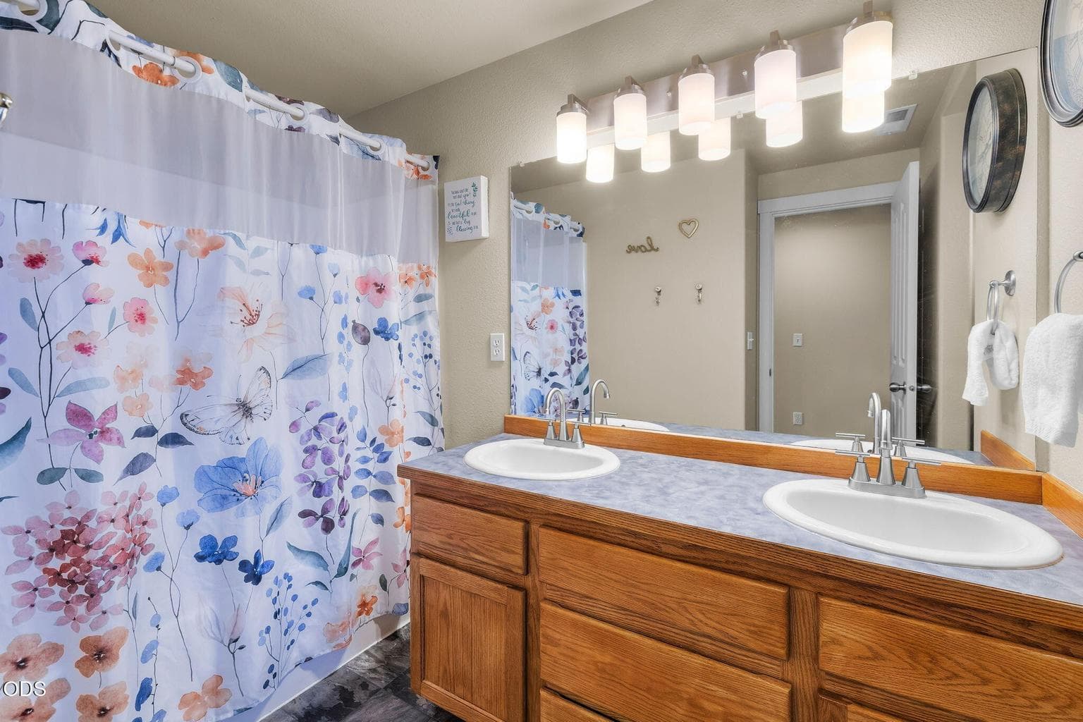 Upstairs full bathroom