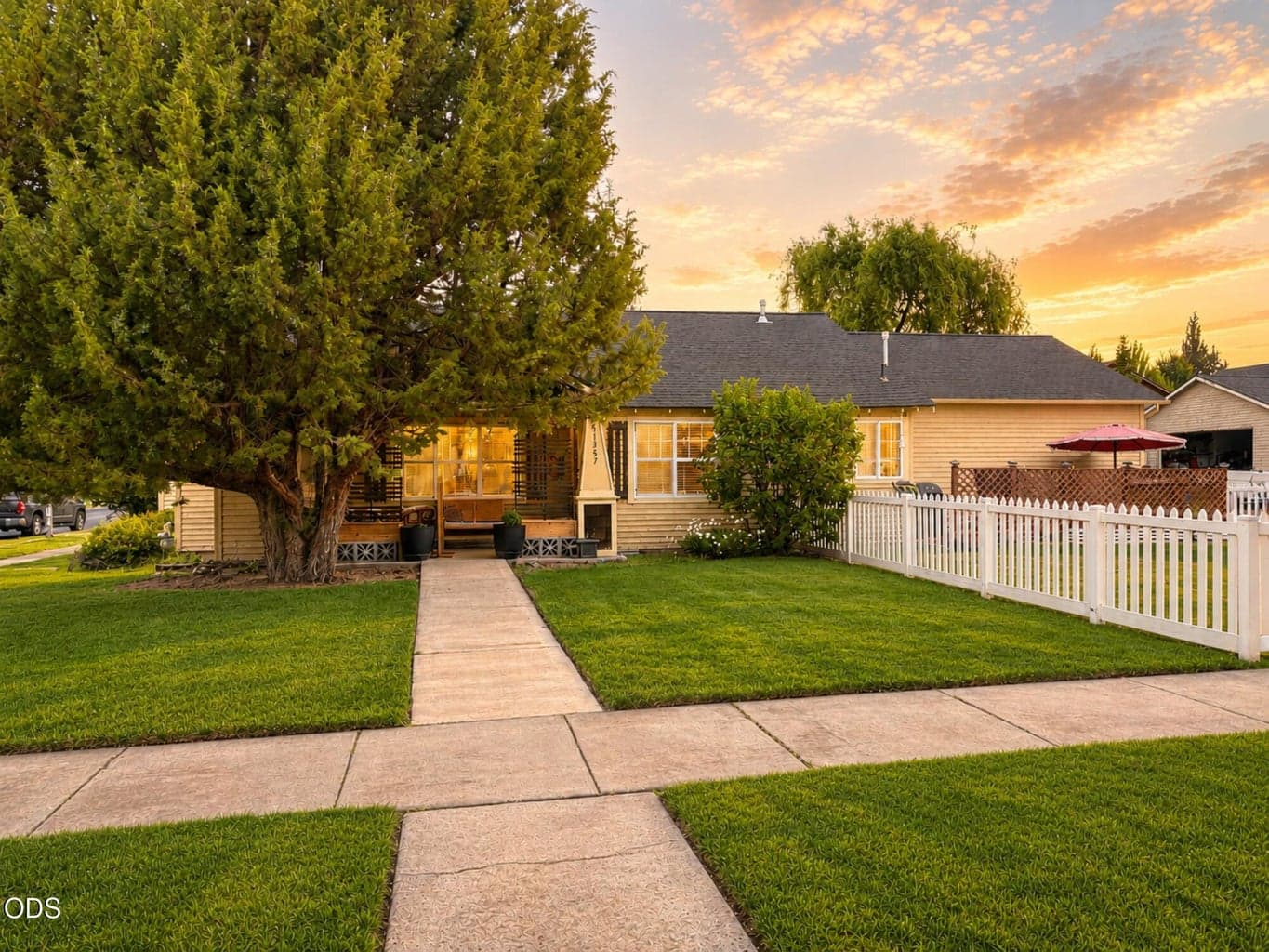 Photo of 61367 Woodbury Lane 1 of 17