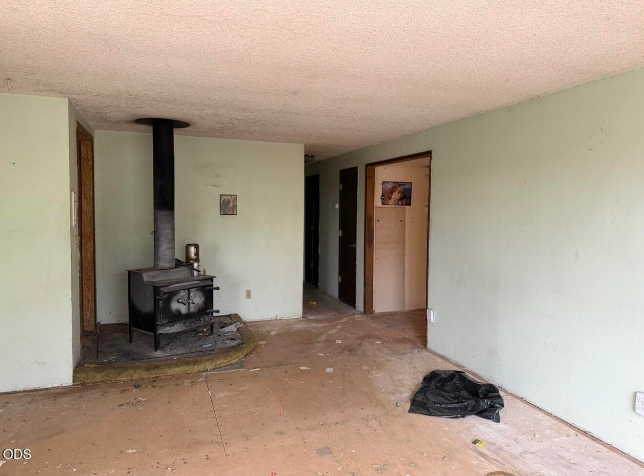 Photo of 207 Yahooskin Street 5 of 14