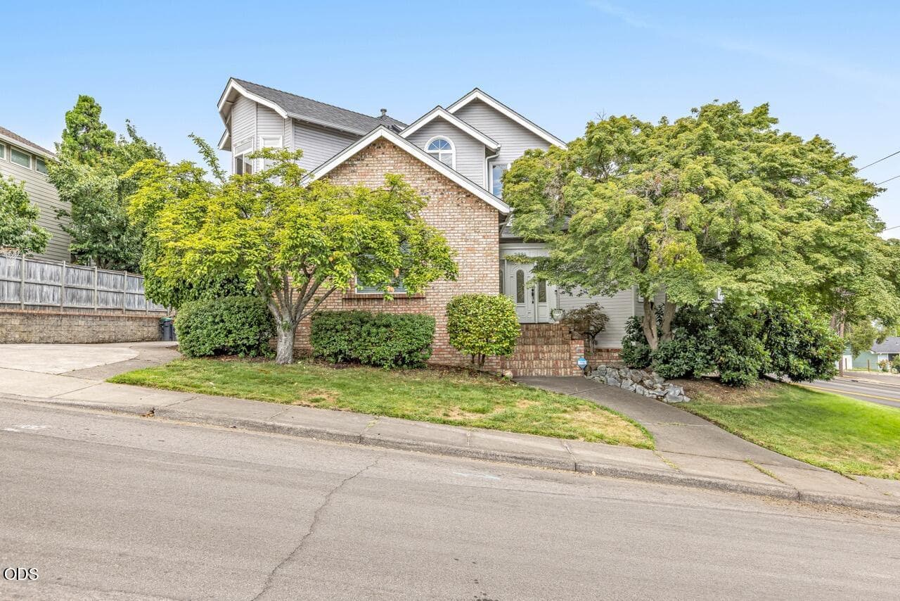 Photo of 2991 Lexington Drive 2 of 42