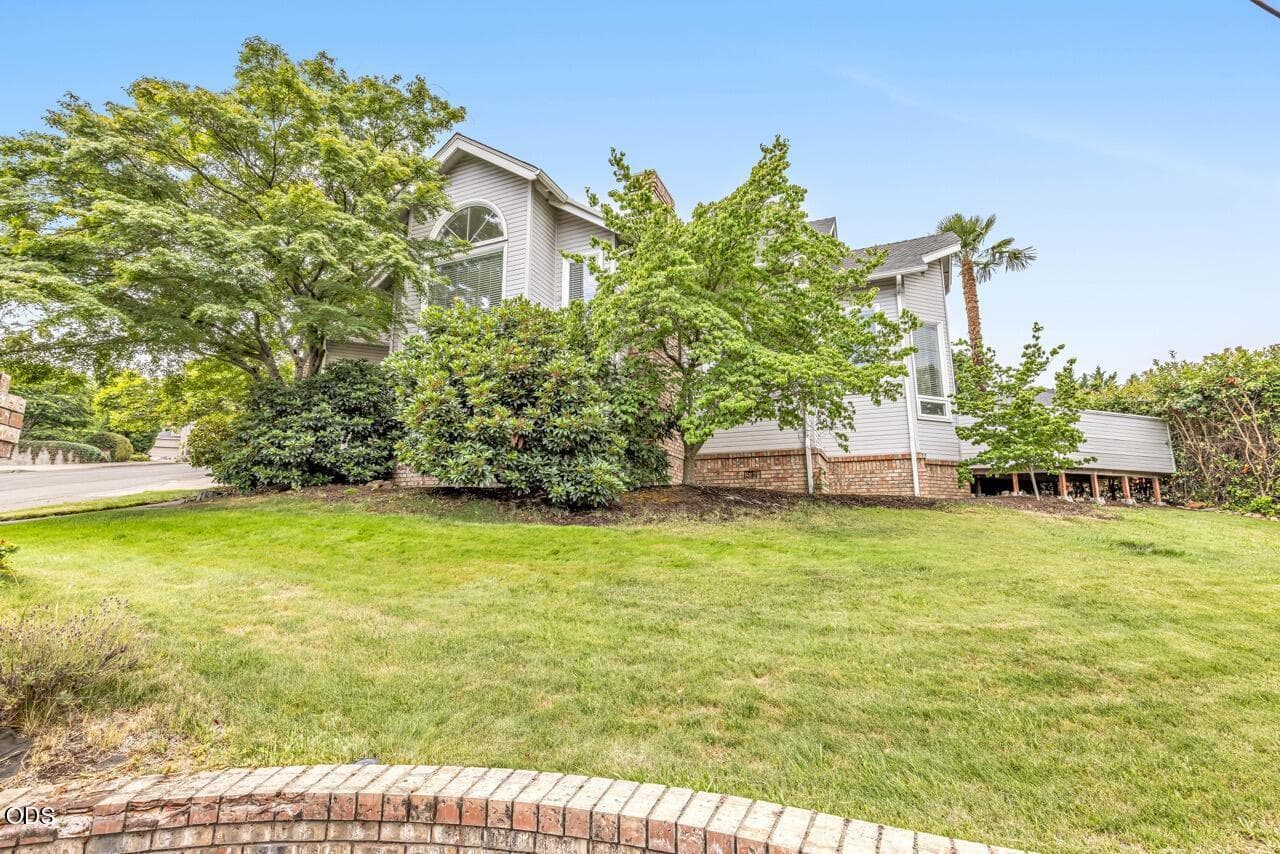 Photo of 2991 Lexington Drive 3 of 42